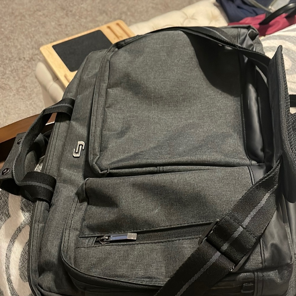 Solo Duane 16” Hybrid Laptop Bag that can be carried as a backpack